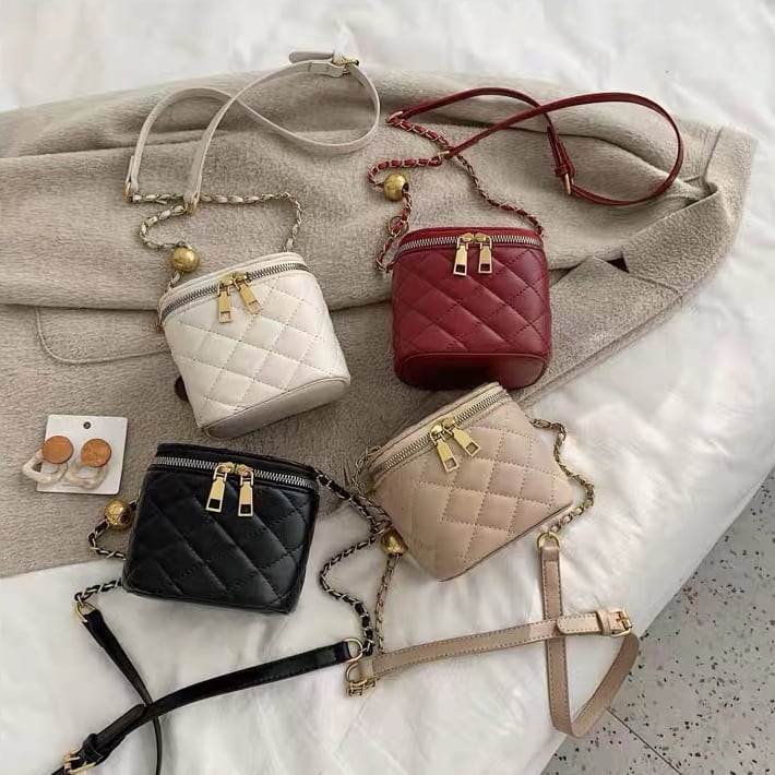 橋本恵里花様ご着用item】キルティングバニティチェーンバッグ | cheriena