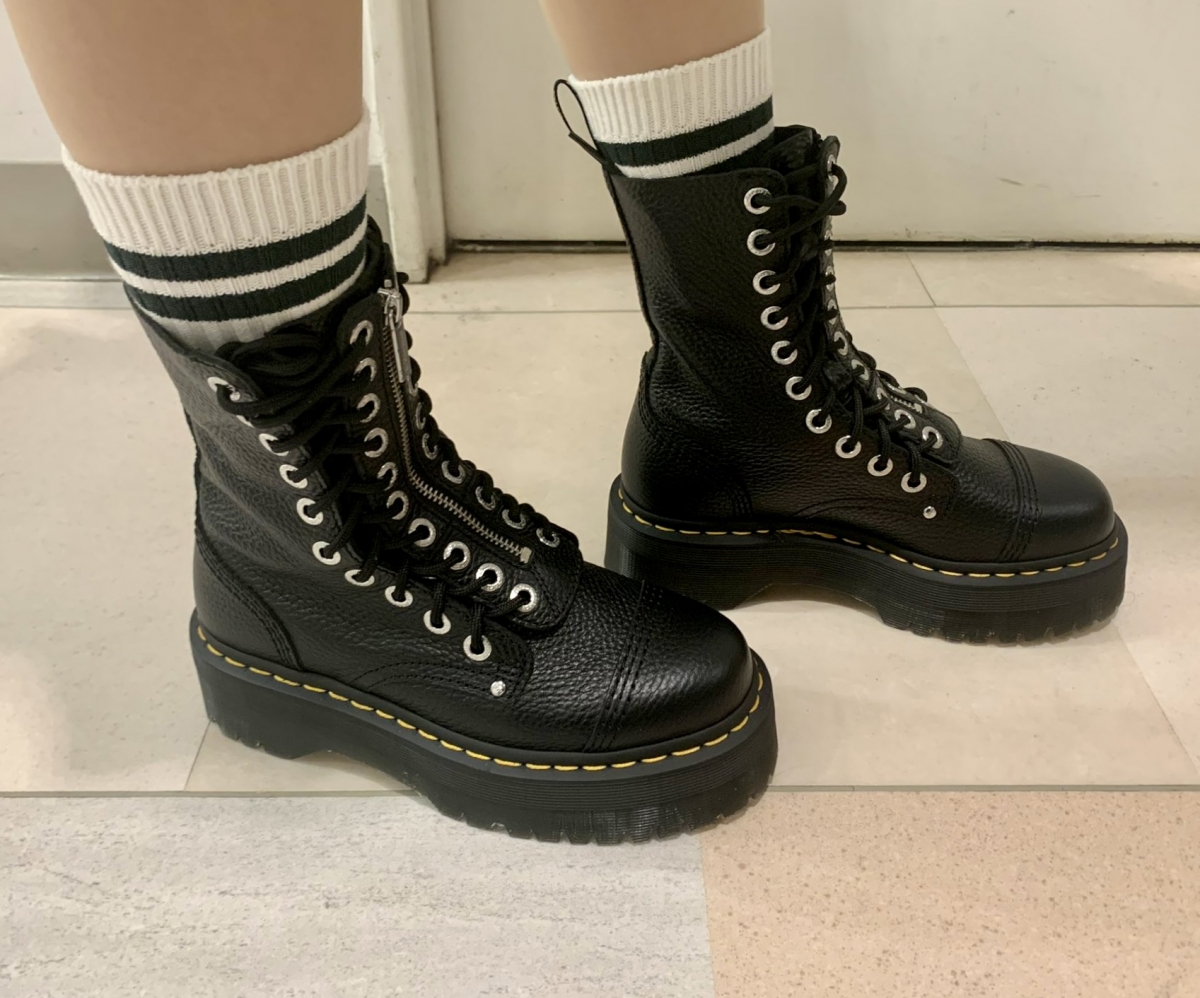 超ユニークなレースアップブーツ | ドクターマーチン | ショップブログ