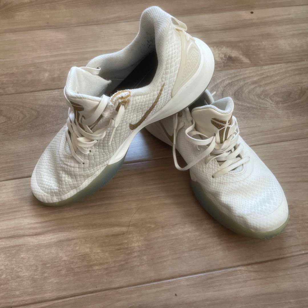 Nike バスケットボールシューズ マンバフォーカス ホワイト/ゴールド Nike Mamba Focus Shoes Kids Size 6 White Gold Blue Kobe Basketball