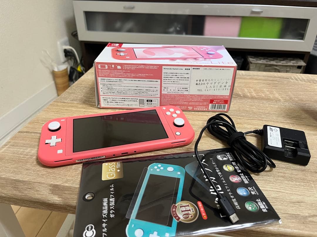 Nintendo Switch Lite ピンク 本体　充電器　SDカード付き Nintendo-Switch-Lite-Coral-