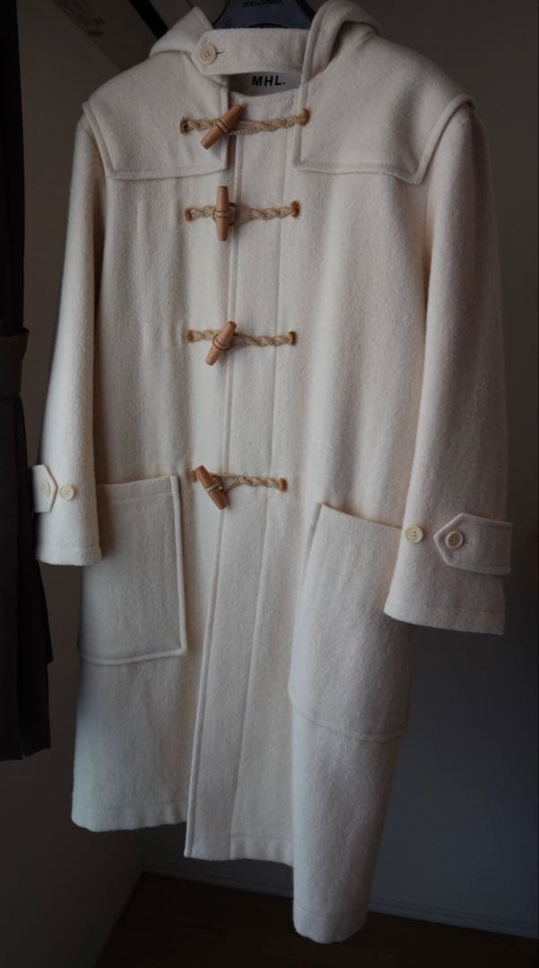 MHL. マーガレットハウエル　ホワイト ダッフルコート S 今季、こだわりの1着を選ぶなら《MHL（エムエイチエル）》のダッフル